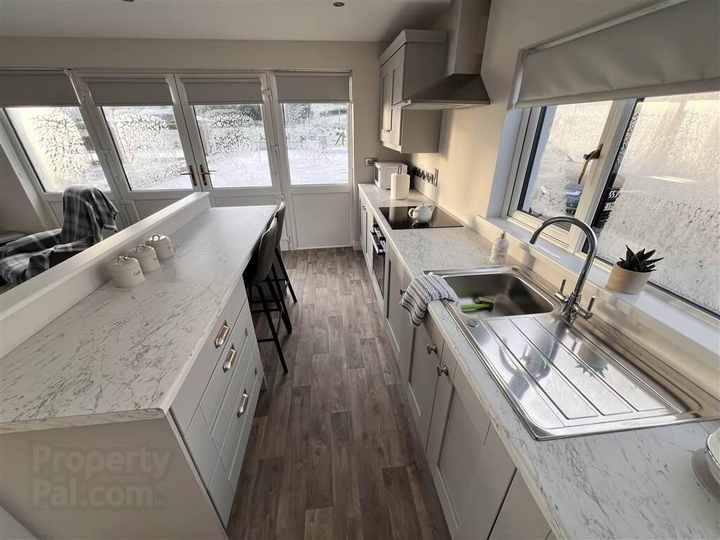 22b Lisbane Road 8 of 18
