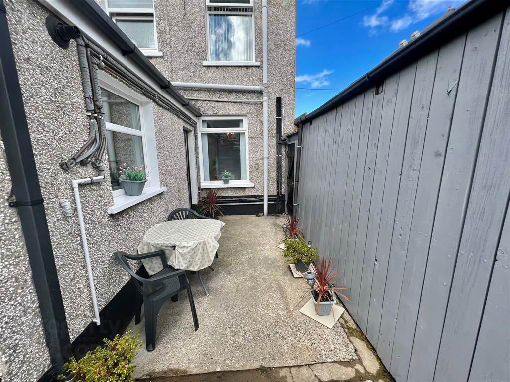 2 Ladas Drive 16 of 16