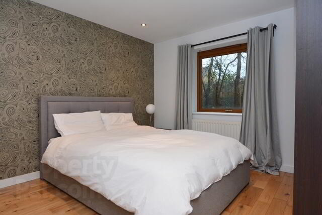 10 Park Royal, 841e Lisburn Road 9 of 16