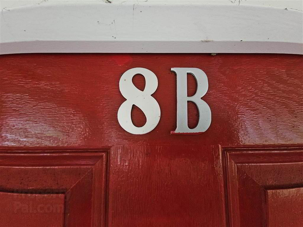 8b Carrigart Avenue