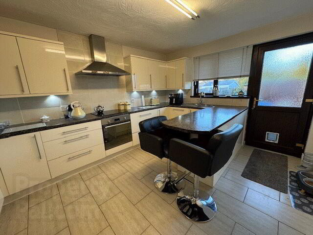 25 Willowvale Drive 5 of 14