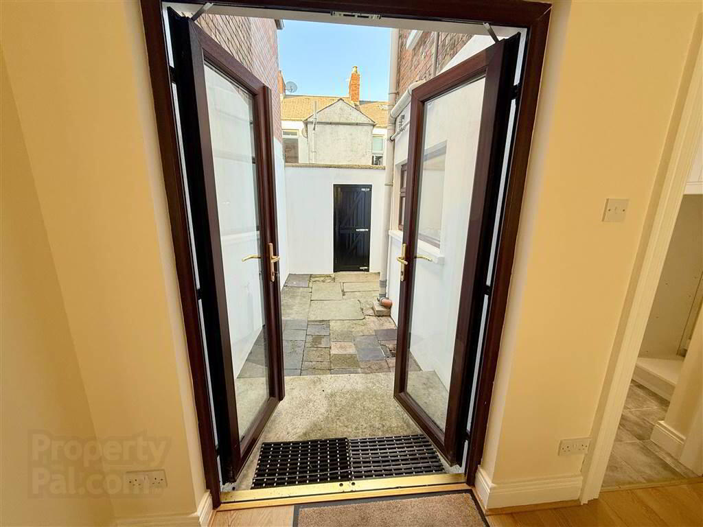 9 Willowfield Drive 7 of 18