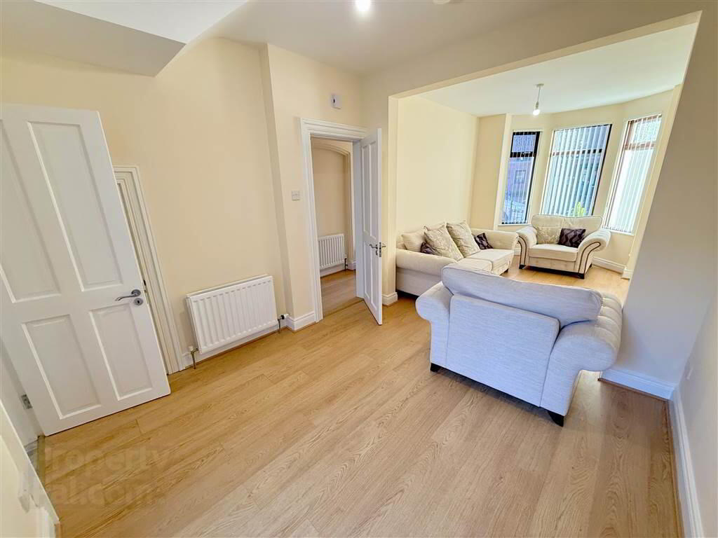 9 Willowfield Drive 4 of 18