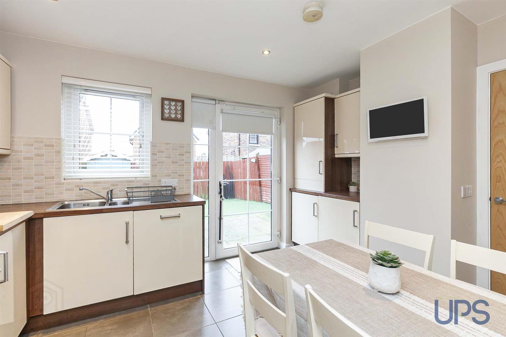 19 Lagmore View Manor 9 of 27