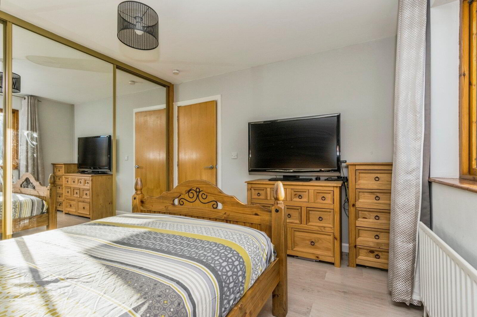18 Shaftesbury Road 13 of 20