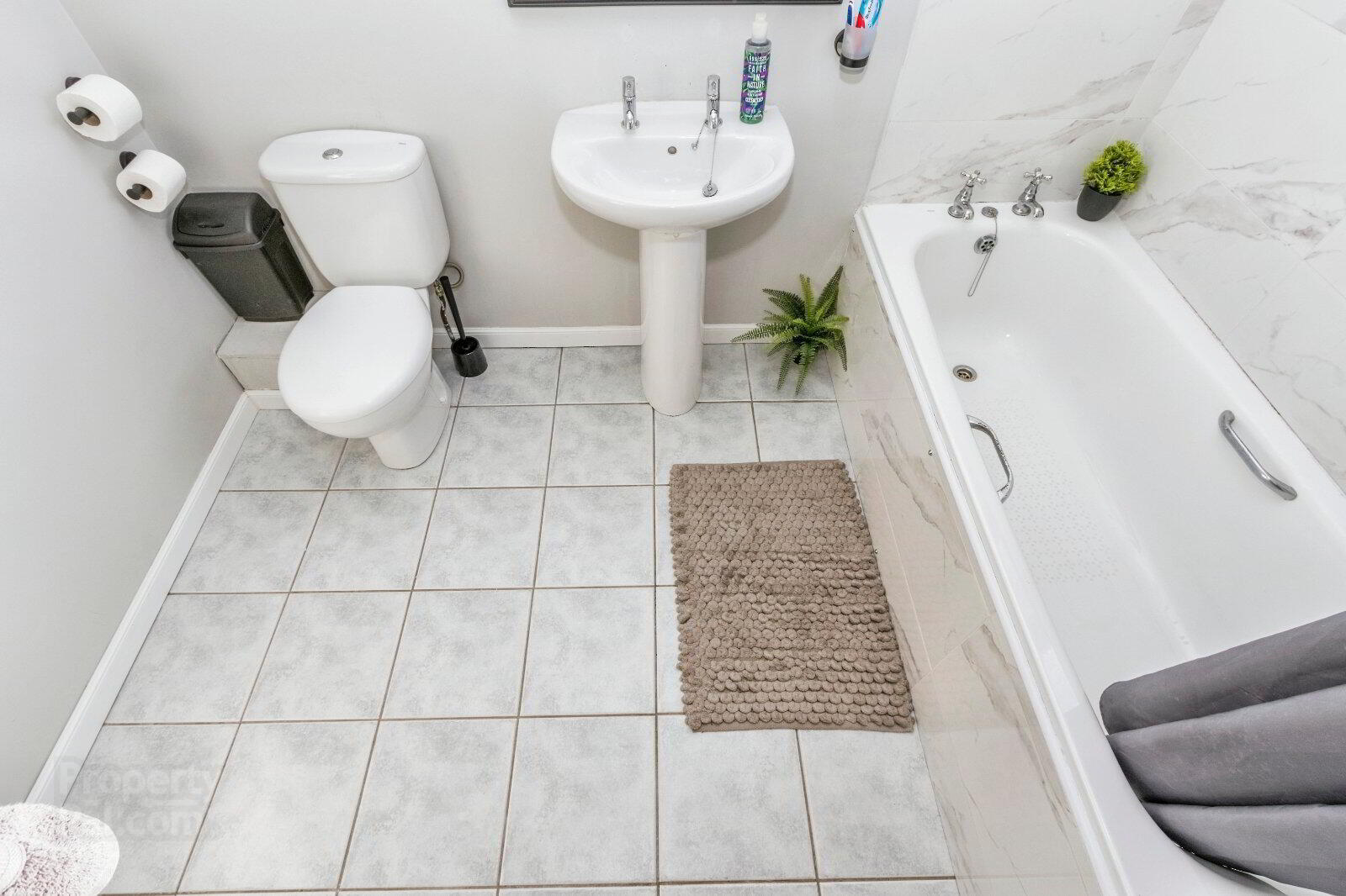 18 Shaftesbury Road 17 of 20