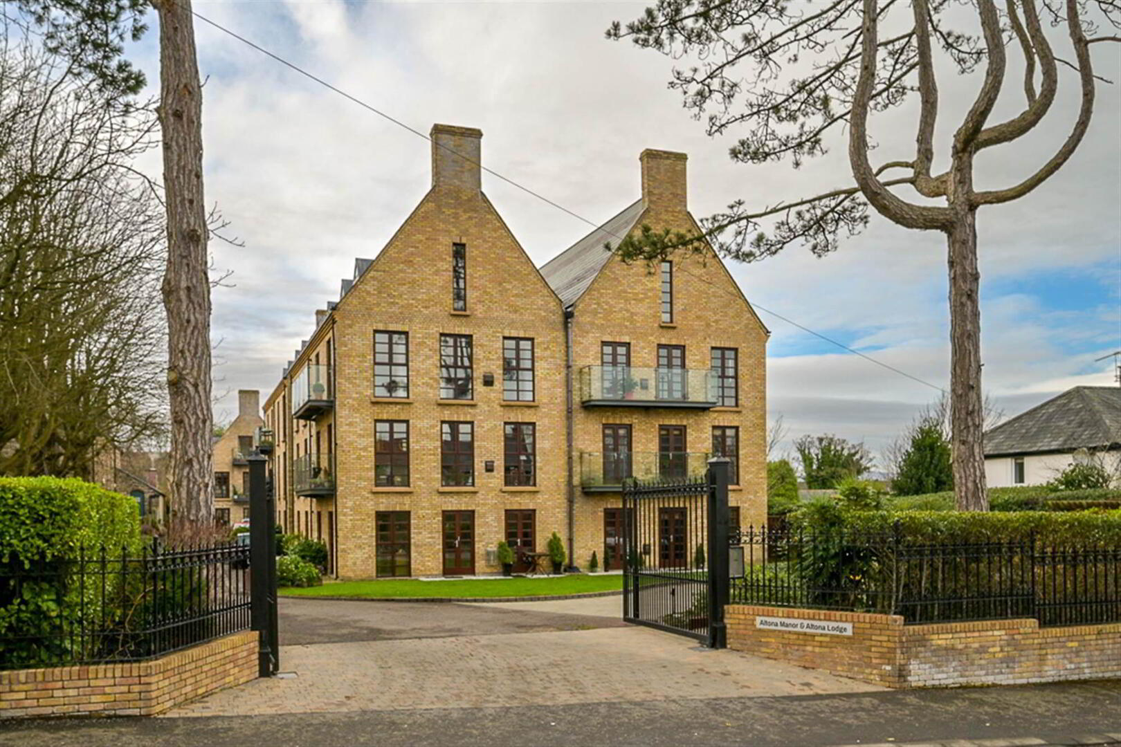 4 Altona Manor, 69 Church Road 1 of 25