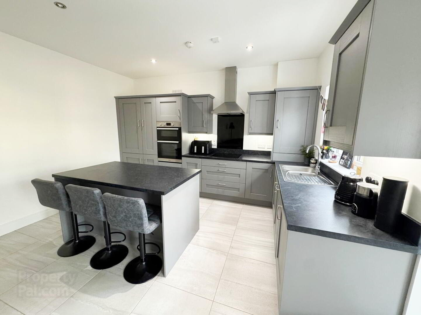 28 Boyle Avenue 14 of 29