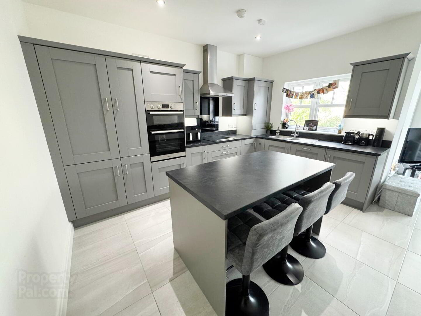 28 Boyle Avenue 15 of 29