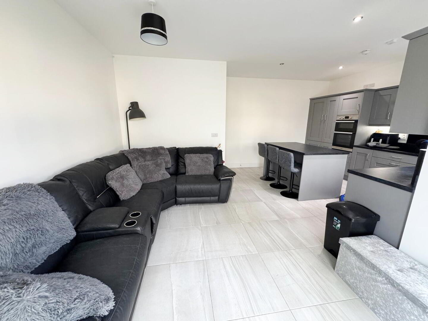28 Boyle Avenue 16 of 29