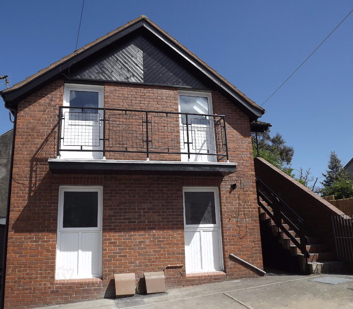 2 Hill Street Mews 1 of 7