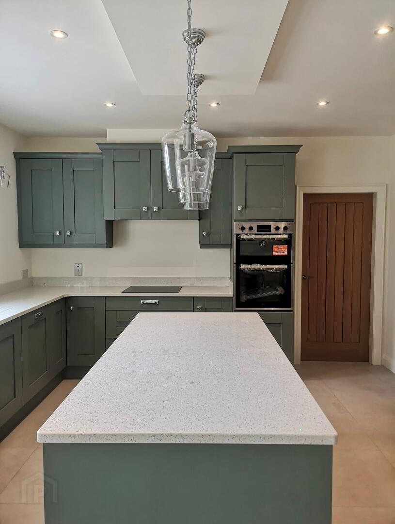 4 Bed Detached With Sunroom 9 of 16