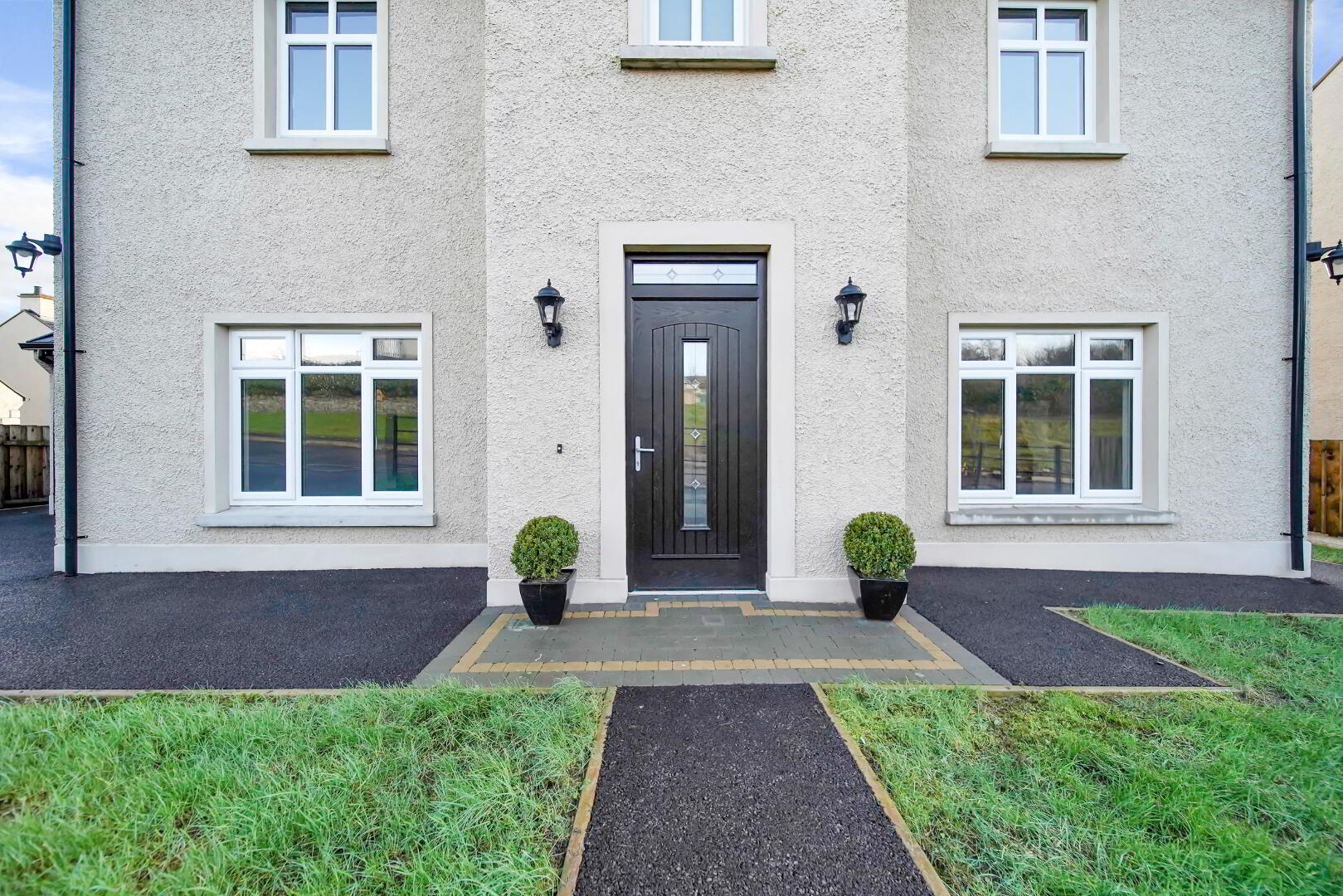 4 Bed Detached With Sunroom 1 of 16