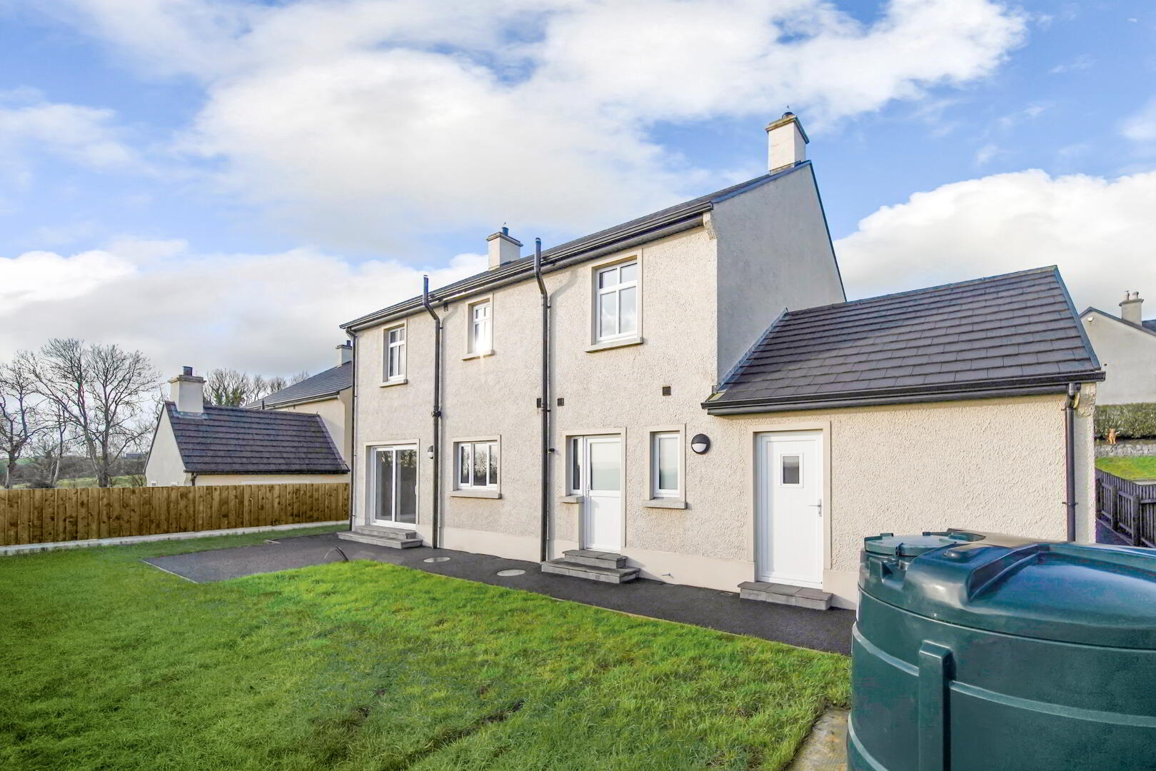 4 Bed Detached With Sunroom 14 of 16