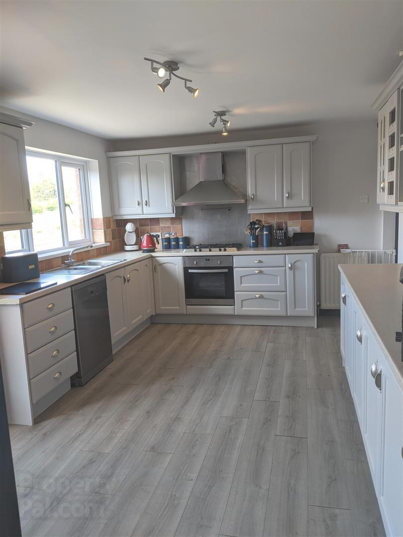 60 Sherwood Avenue 14 of 32