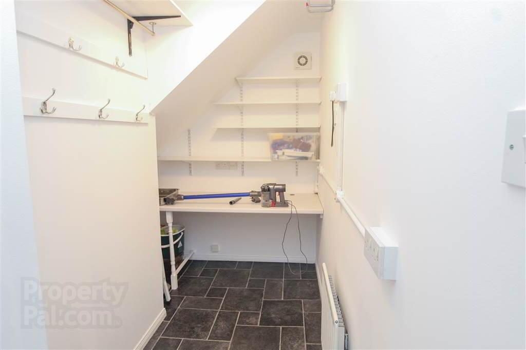 9 Station Mews 8 of 19