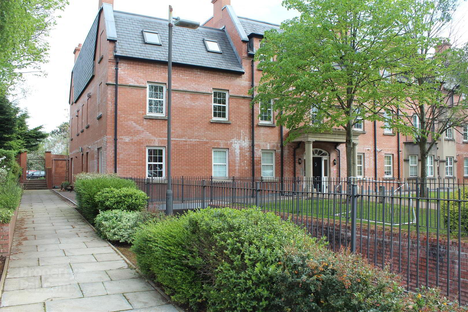 20 Milfort Mews 1 of 11