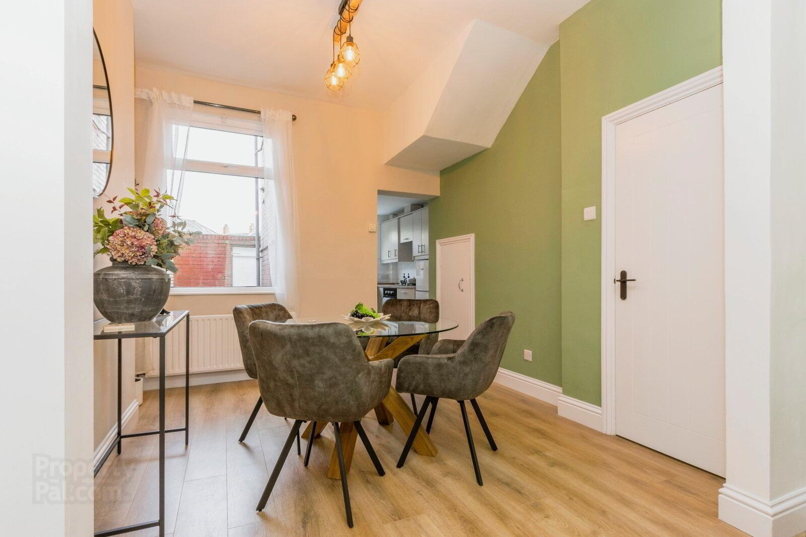 84 Ravenhill Avenue 8 of 23
