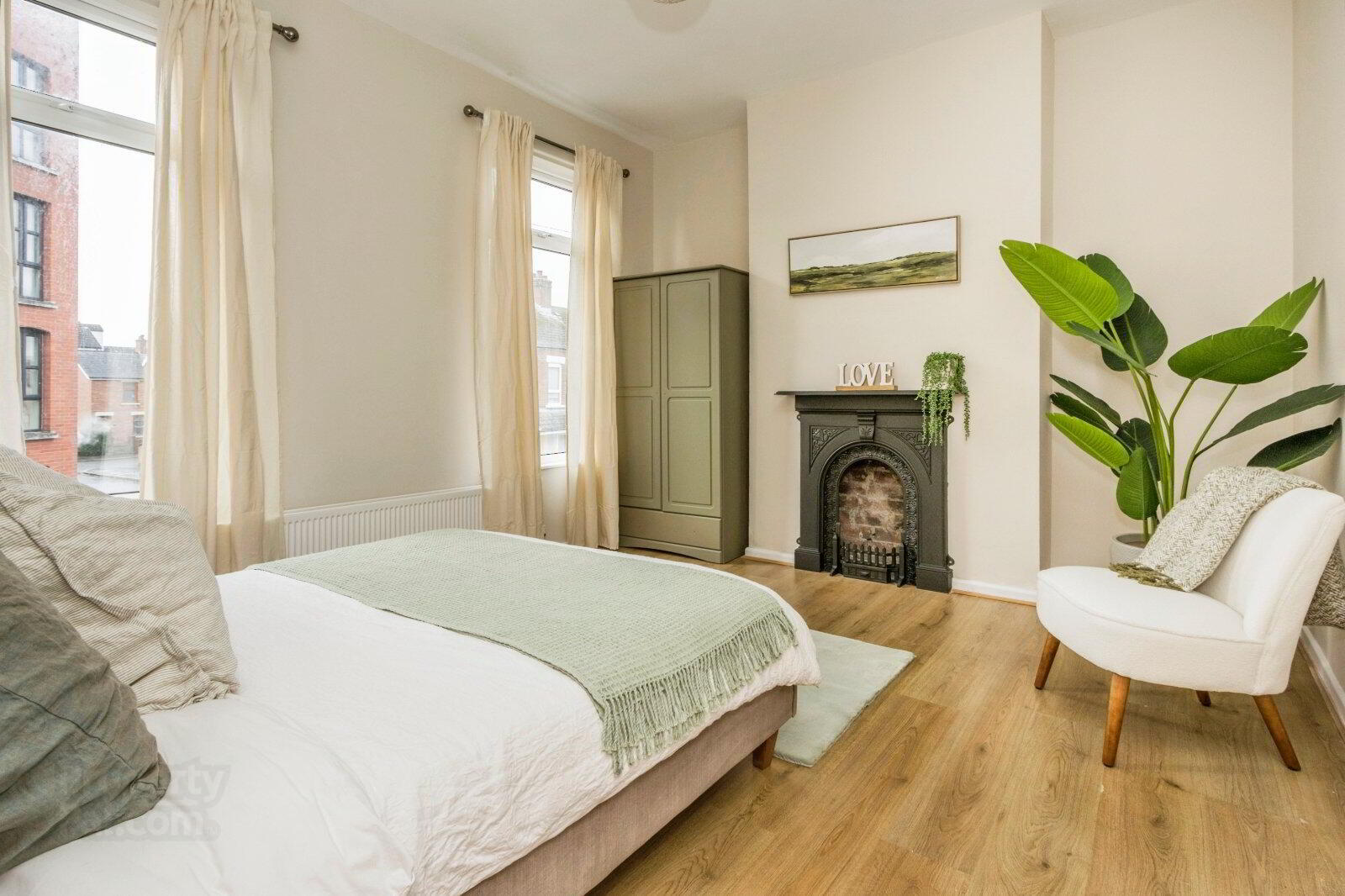 84 Ravenhill Avenue 14 of 23