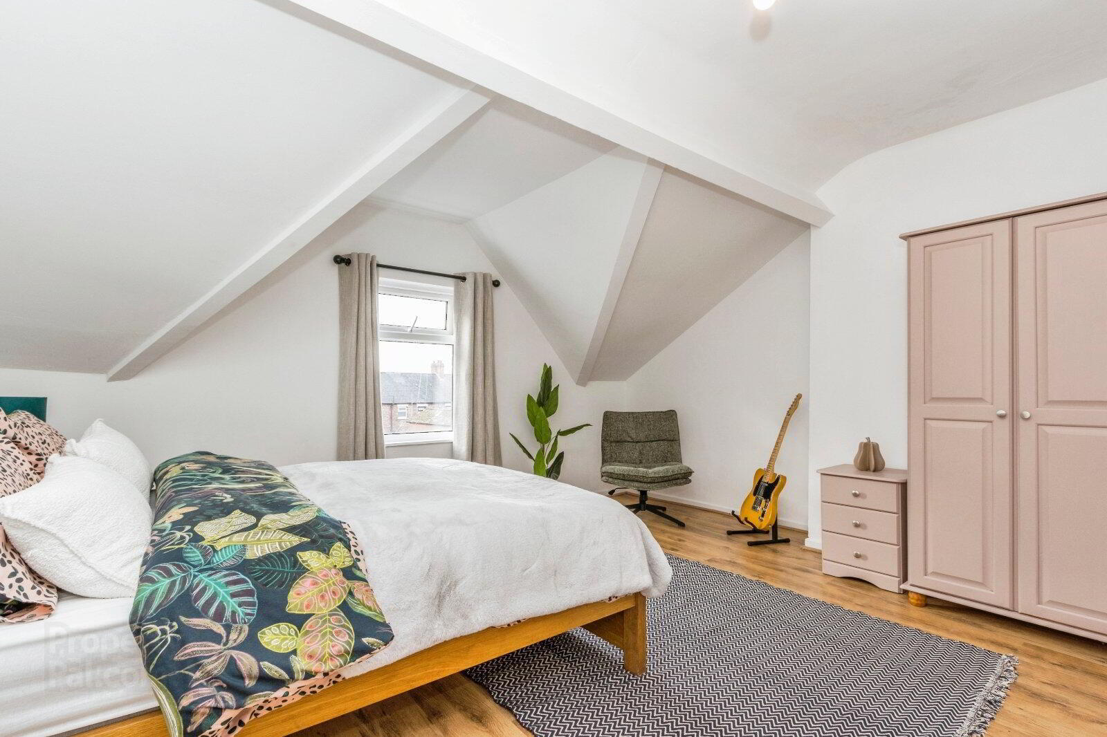 84 Ravenhill Avenue 19 of 23