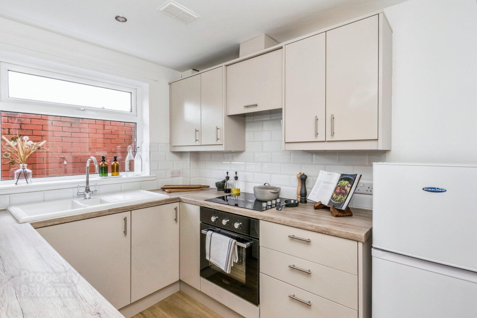 84 Ravenhill Avenue 11 of 23