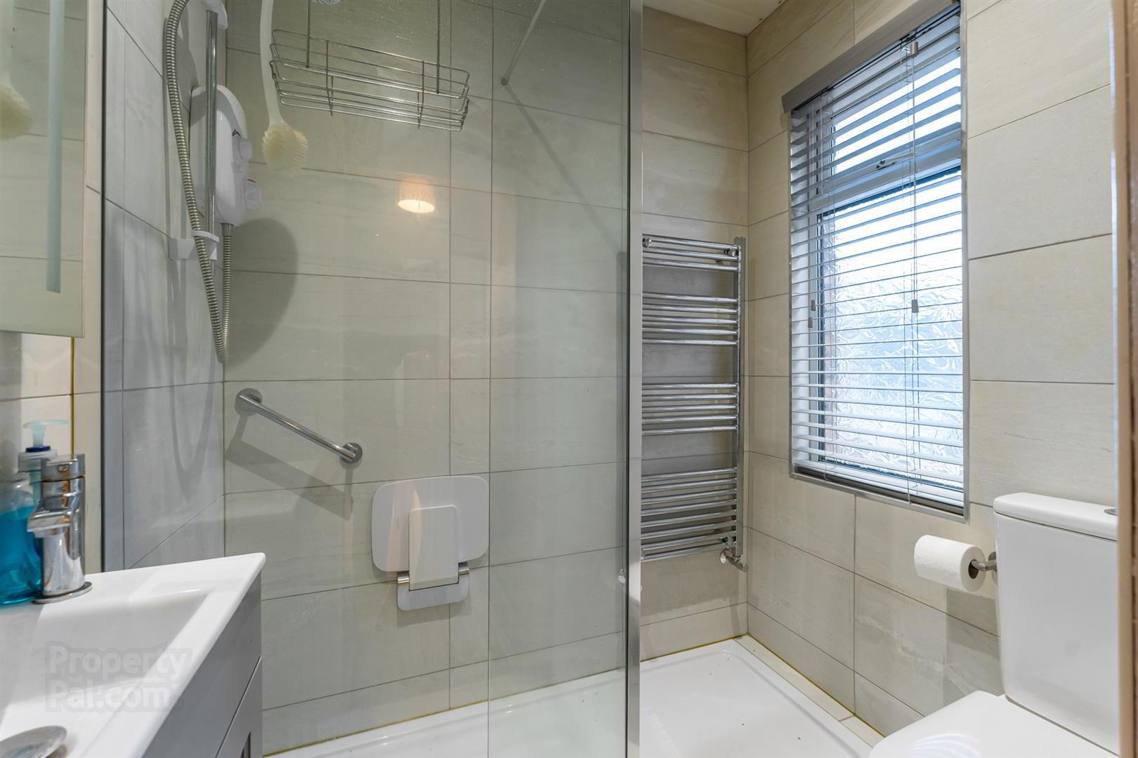 21 Hollycroft Avenue 9 of 17