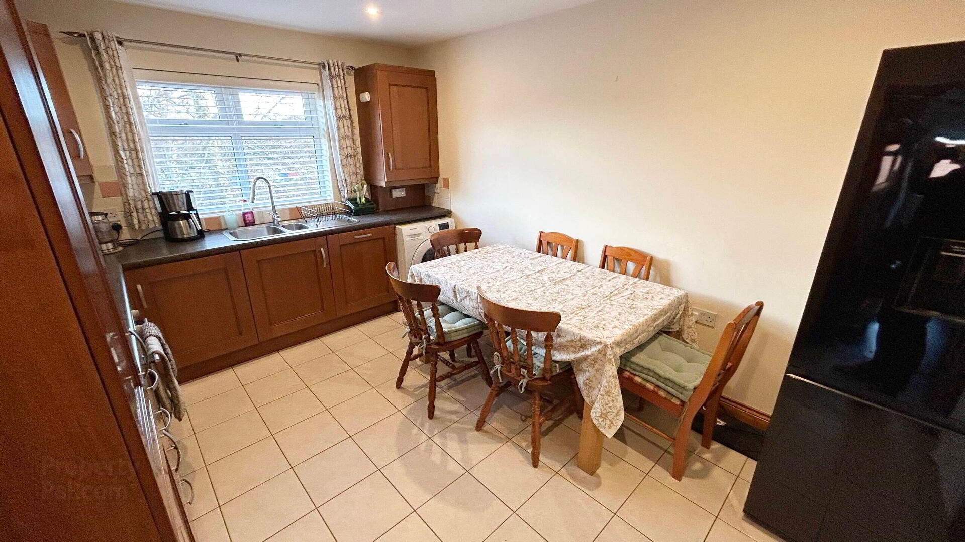 4 Rinfield Court 6 of 12