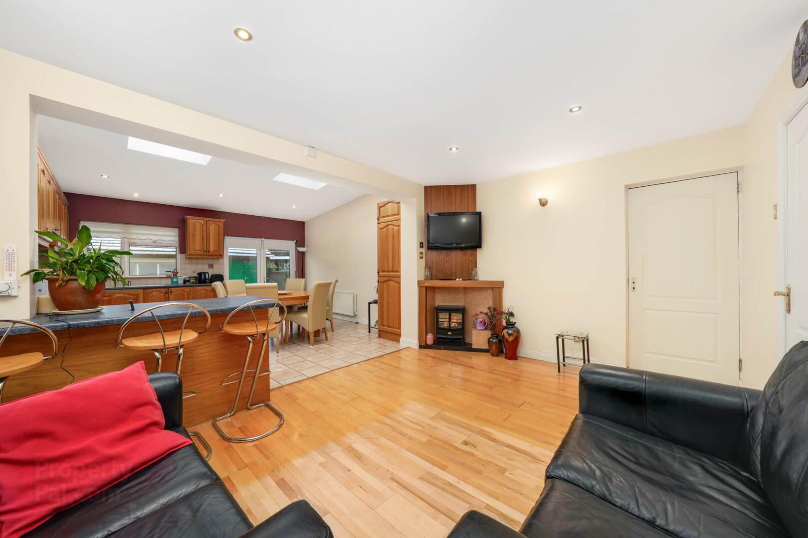 15 Cherbury Park Road 8 of 22