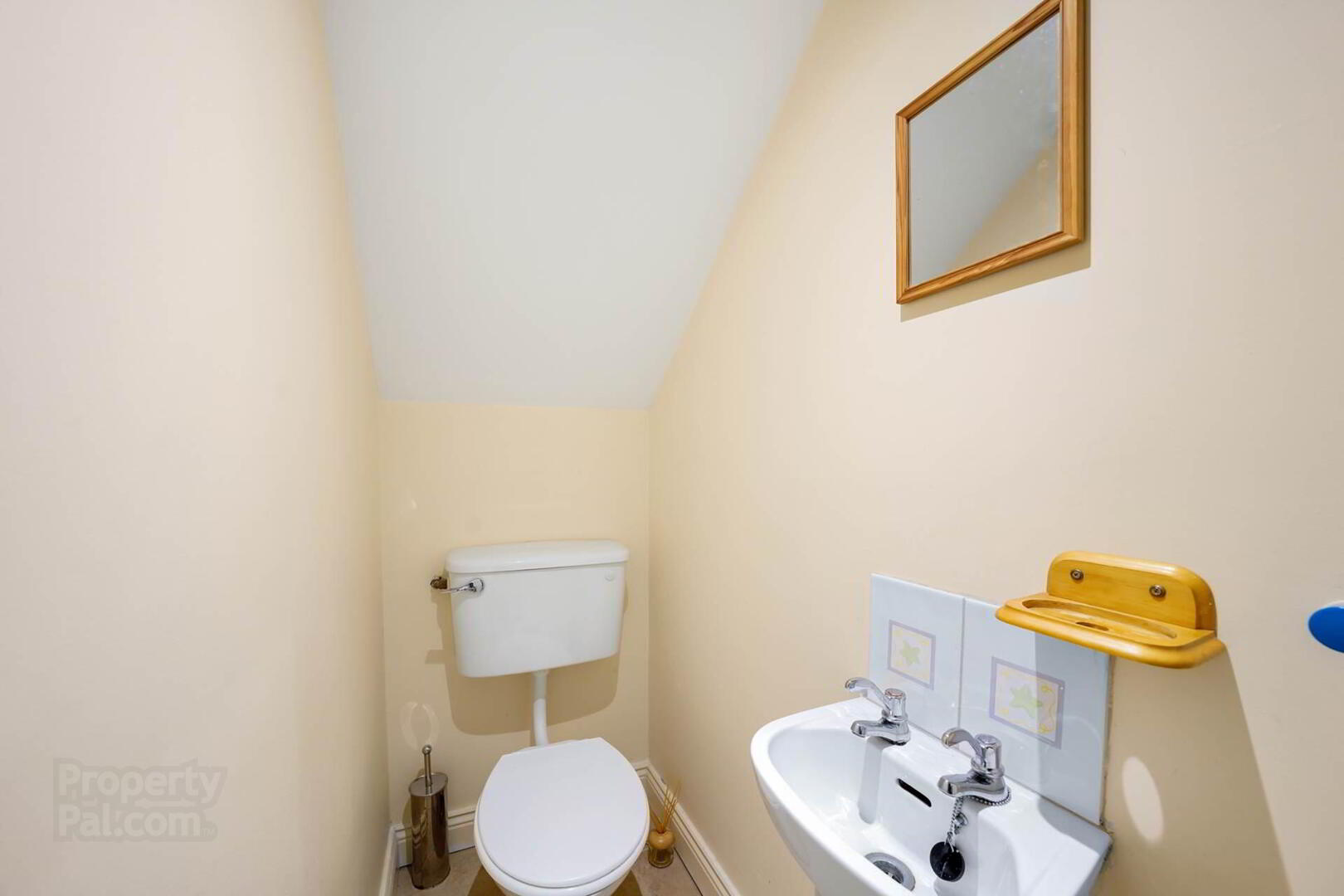 15 Cherbury Park Road 12 of 22