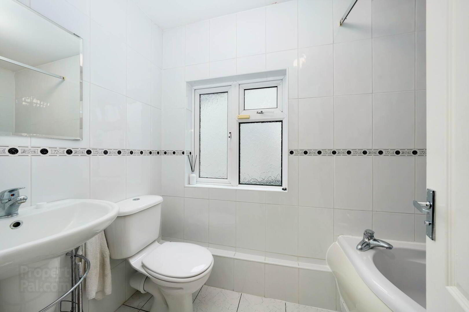 15 Cherbury Park Road 18 of 22