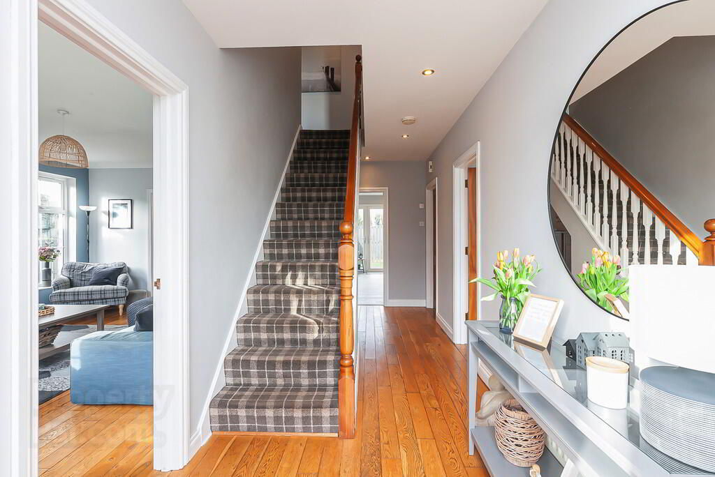 14 Russell Court 4 of 41