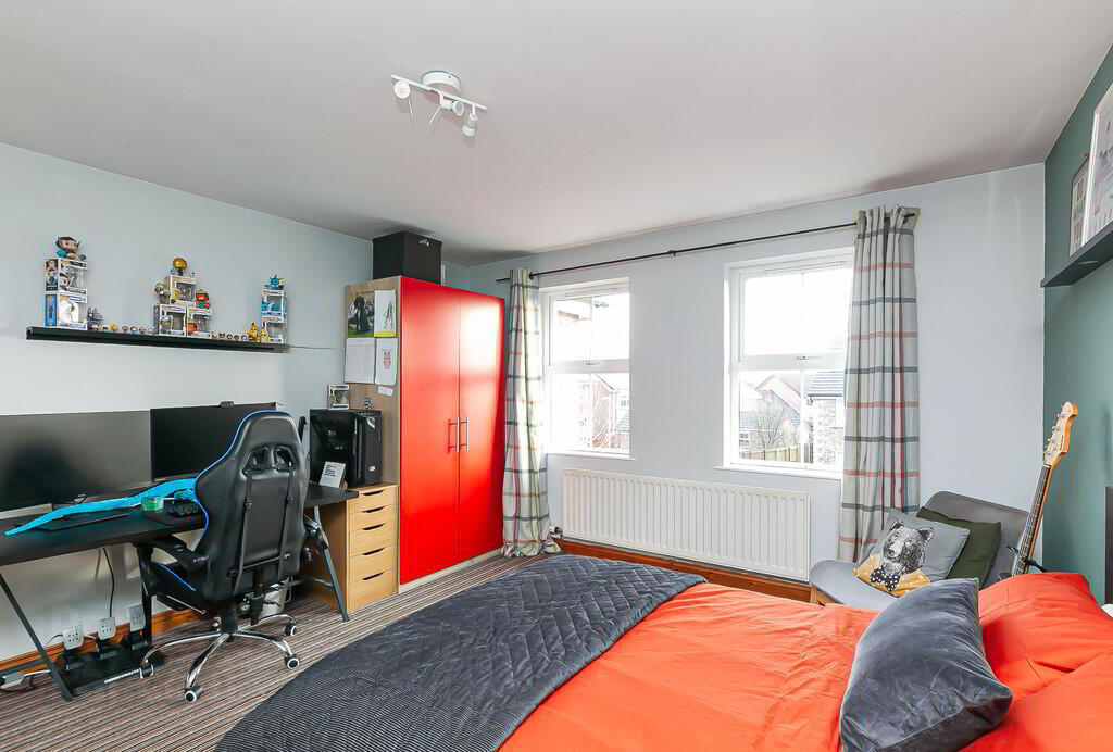 14 Russell Court 28 of 41