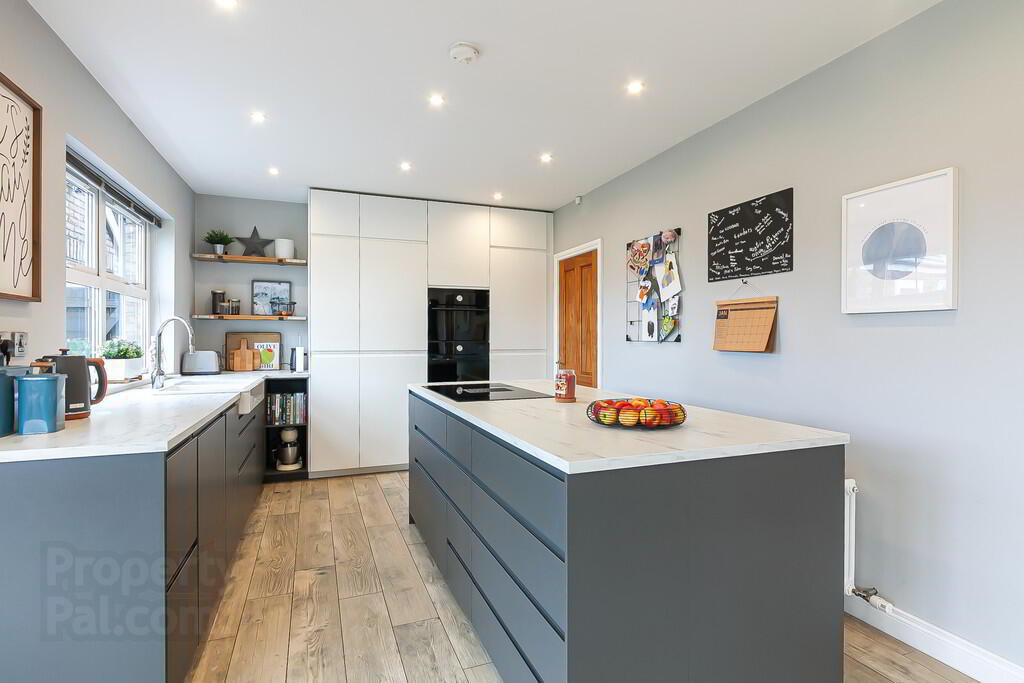 14 Russell Court 16 of 41
