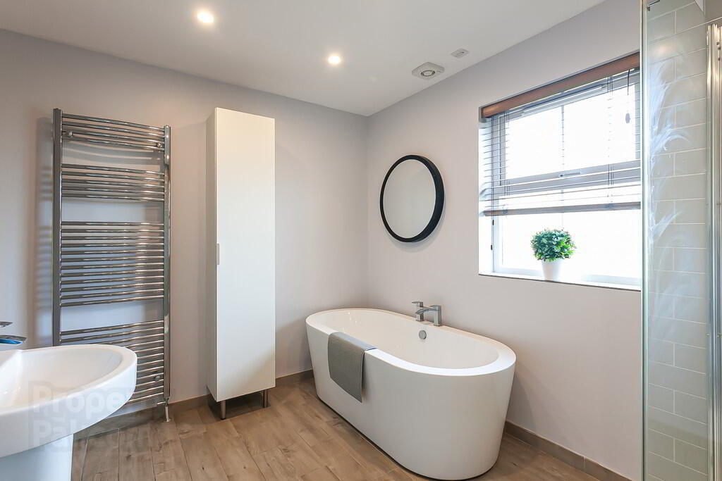 14 Russell Court 34 of 41