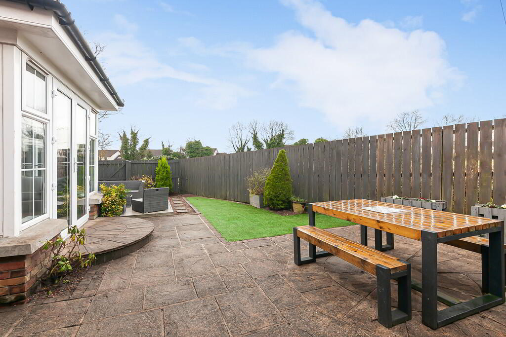 14 Russell Court 37 of 41