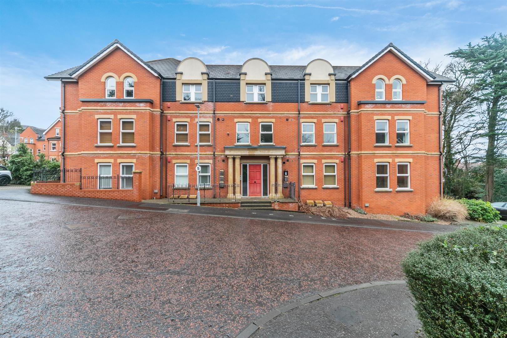 Apt 4, 50 Fortwilliam Demesne