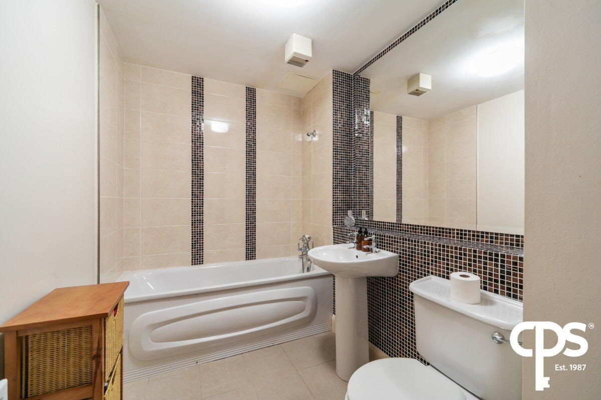 Apartment E, 1.1 Whitehall Square 7 of 21