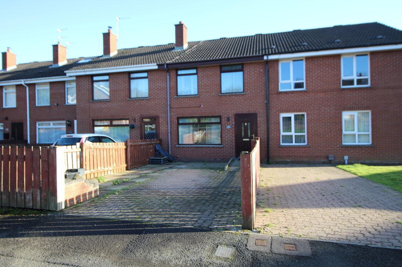 24 Dunluskin Gardens