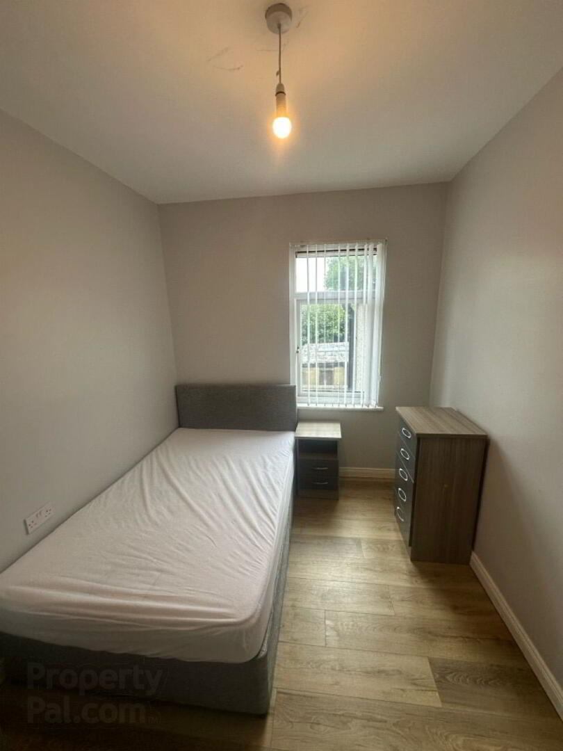 (hmo Registered), 67 Alexandra Park Avenue 18 of 28