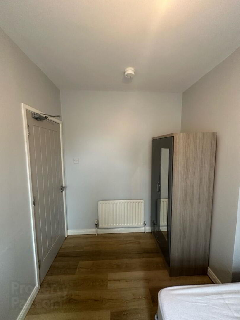 (hmo Registered), 67 Alexandra Park Avenue 19 of 28