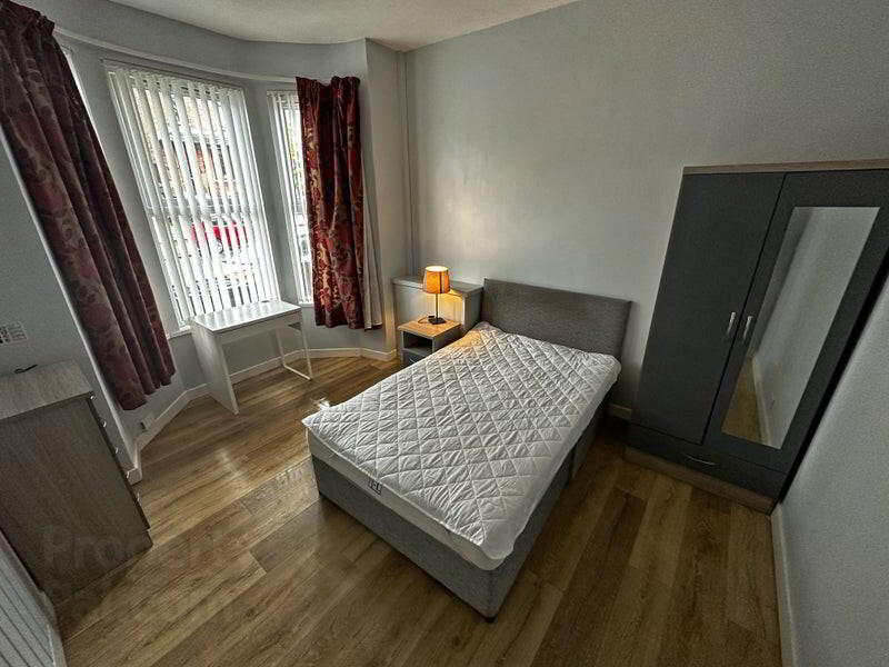 (hmo Registered), 141 Alexandra Park Avenue 3 of 18