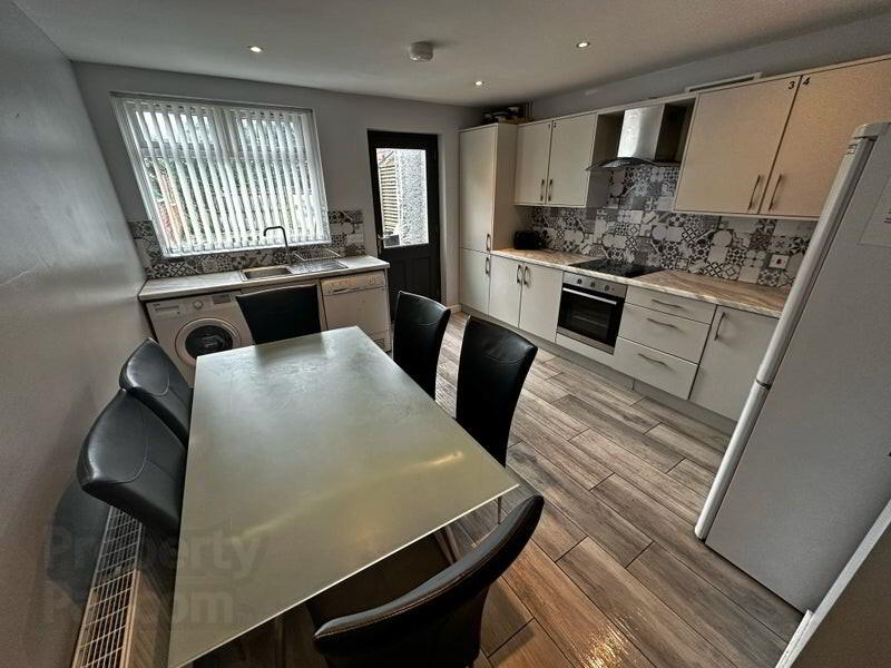 (hmo Registered), 141 Alexandra Park Avenue 4 of 18