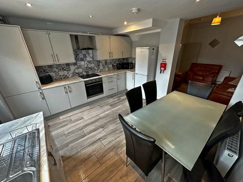(hmo Registered), 141 Alexandra Park Avenue 5 of 18