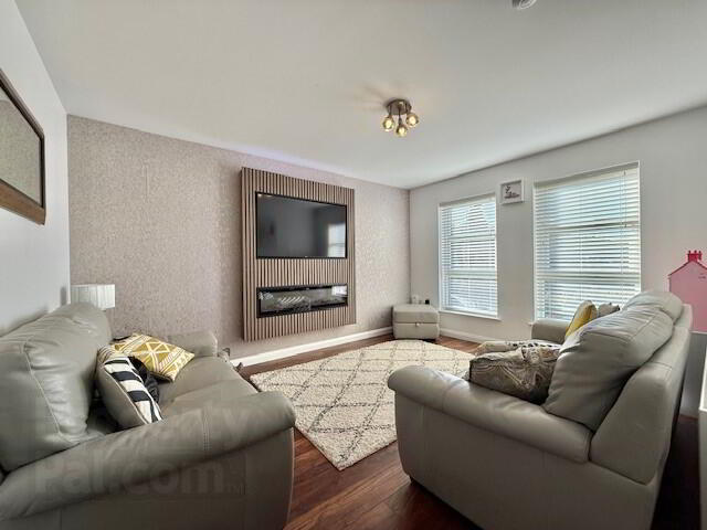 22 Ashbrook Court 4 of 17
