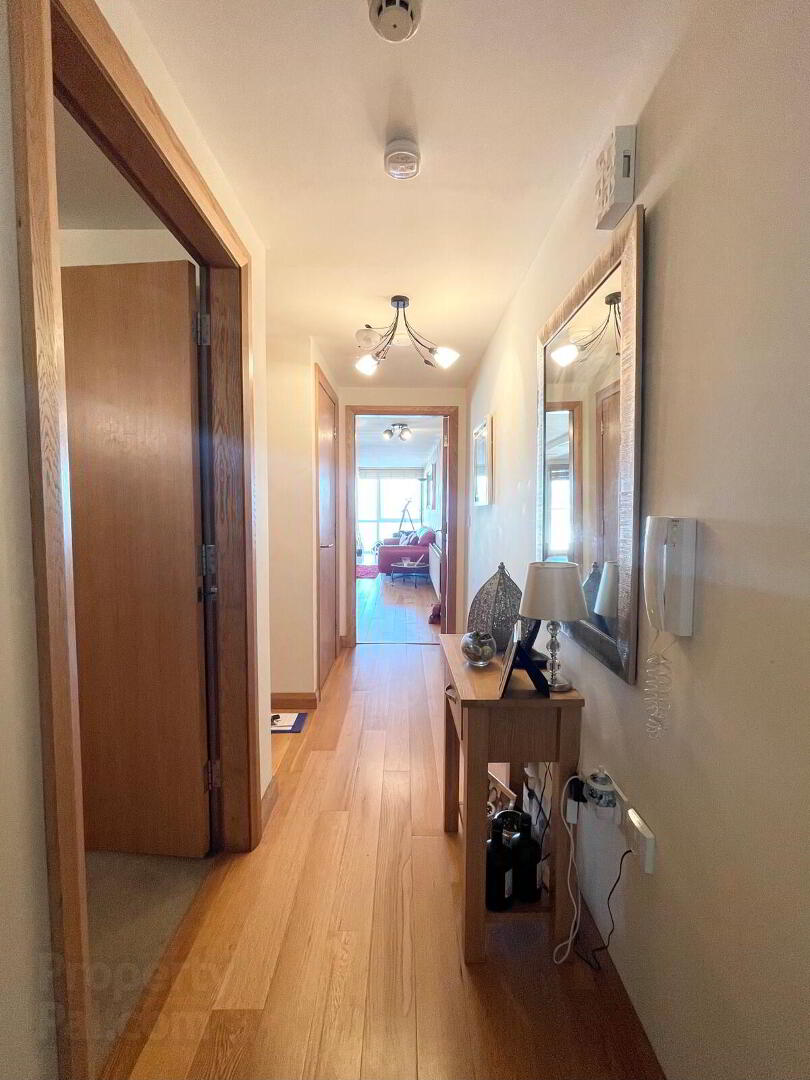 Apt 11, Peninsula Apartments 19 of 27