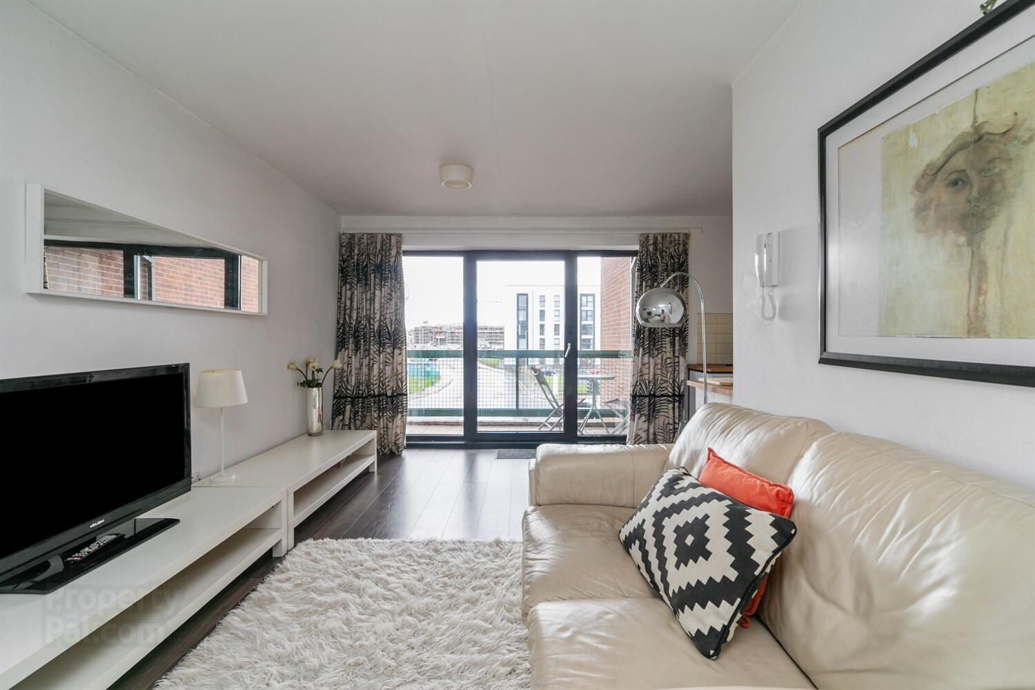 Apt 22, Balmoral Court 4 of 17