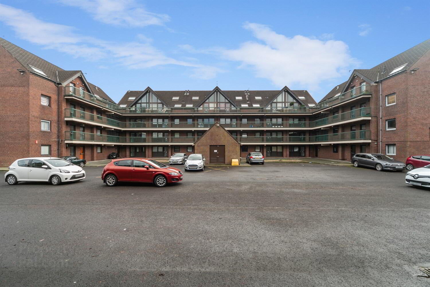 Apt 22, Balmoral Court 15 of 17