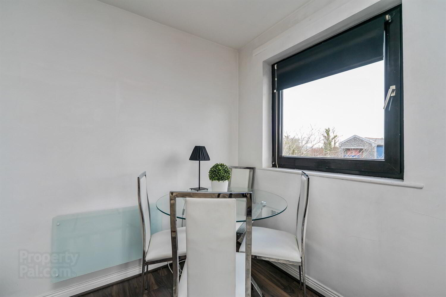 Apt 22, Balmoral Court 9 of 17