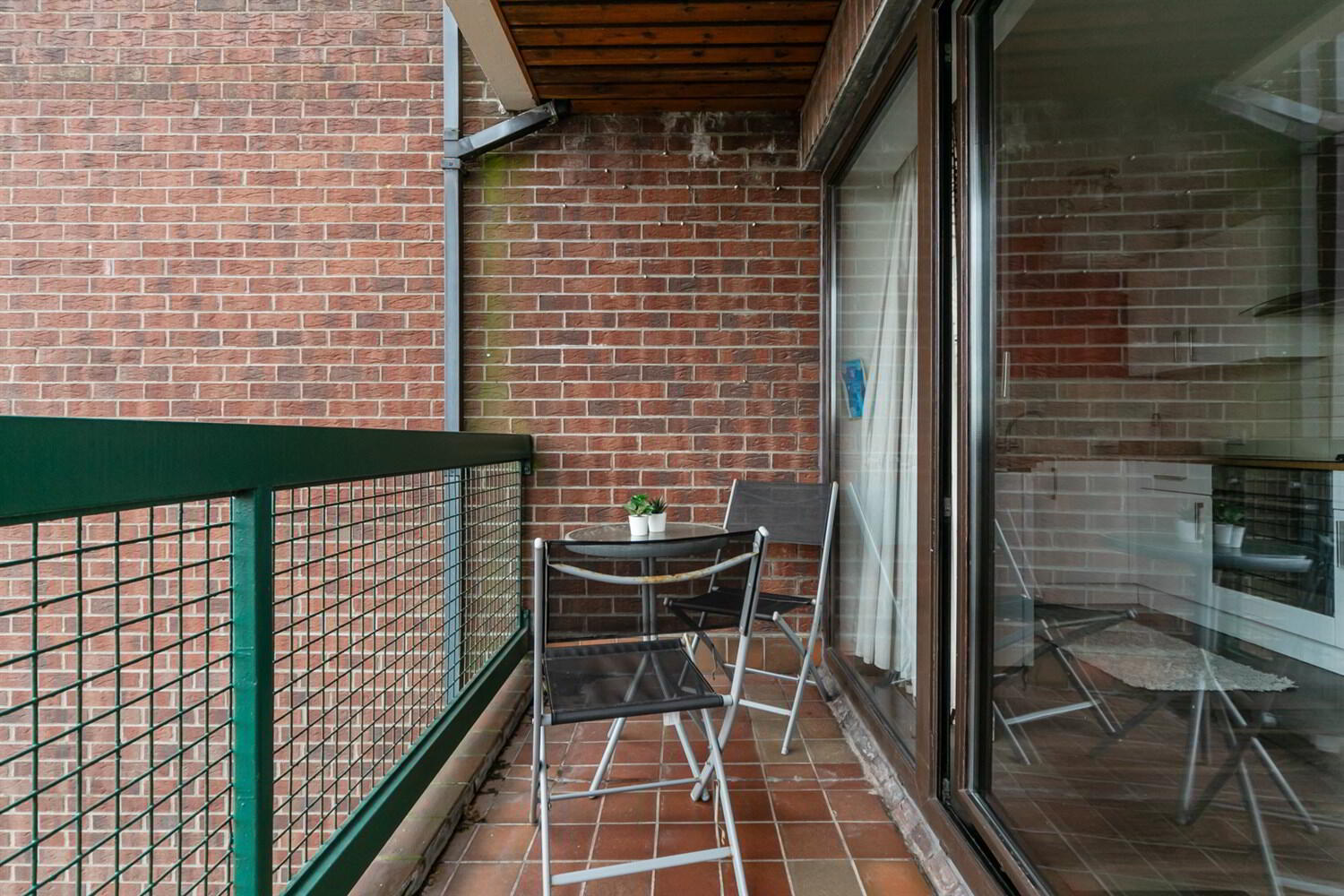 Apt 22, Balmoral Court 13 of 17