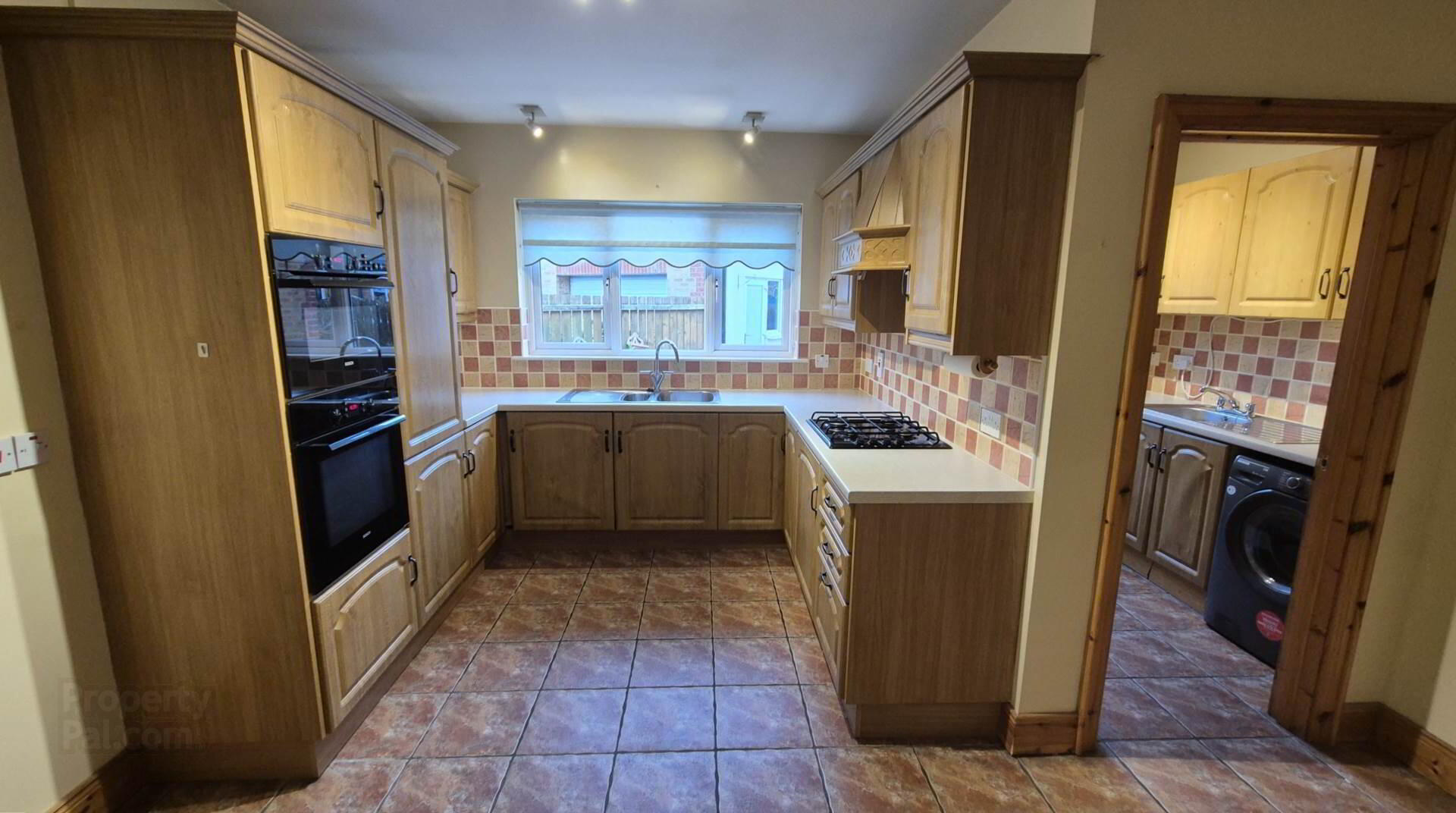 27 Blackthorn Manor 10 of 38